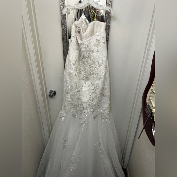 Never used wedding dress !! Only worn when tried on ! JEWEL By David’s Bridal - Picture 11 of 14